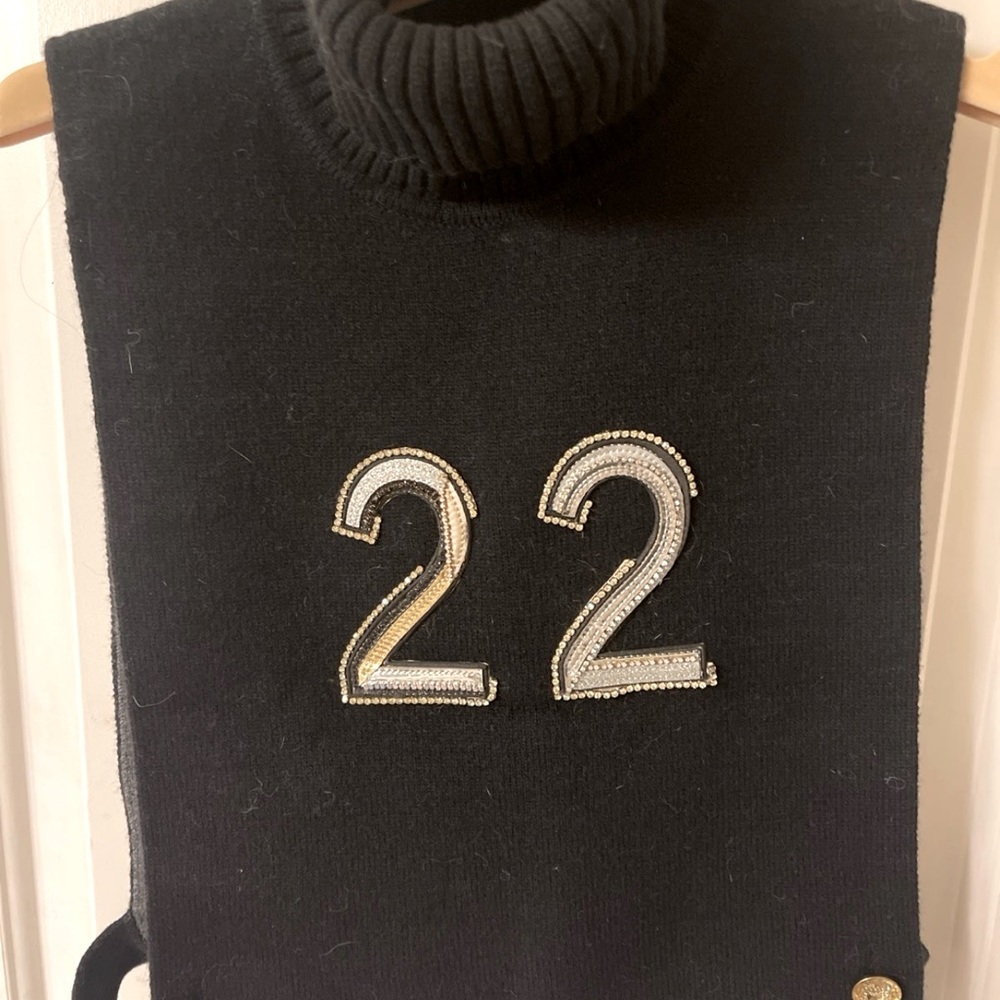 No.22 black vest